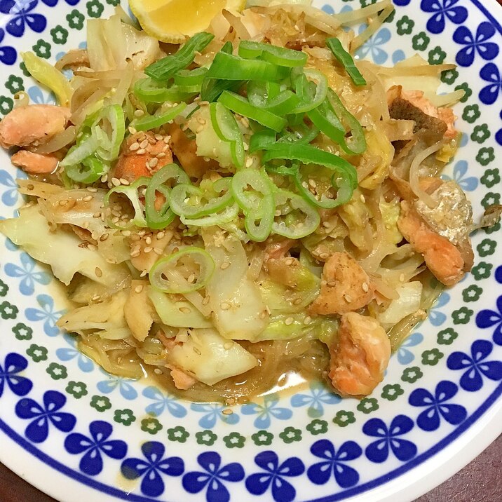 塩鮭とキャベツとモヤシのチャンチャン焼き風味噌炒め